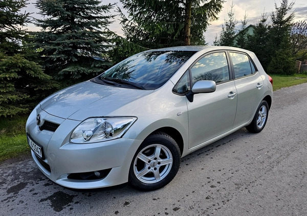 Toyota Auris cena 19900 przebieg: 209000, rok produkcji 2009 z Chełmża małe 191